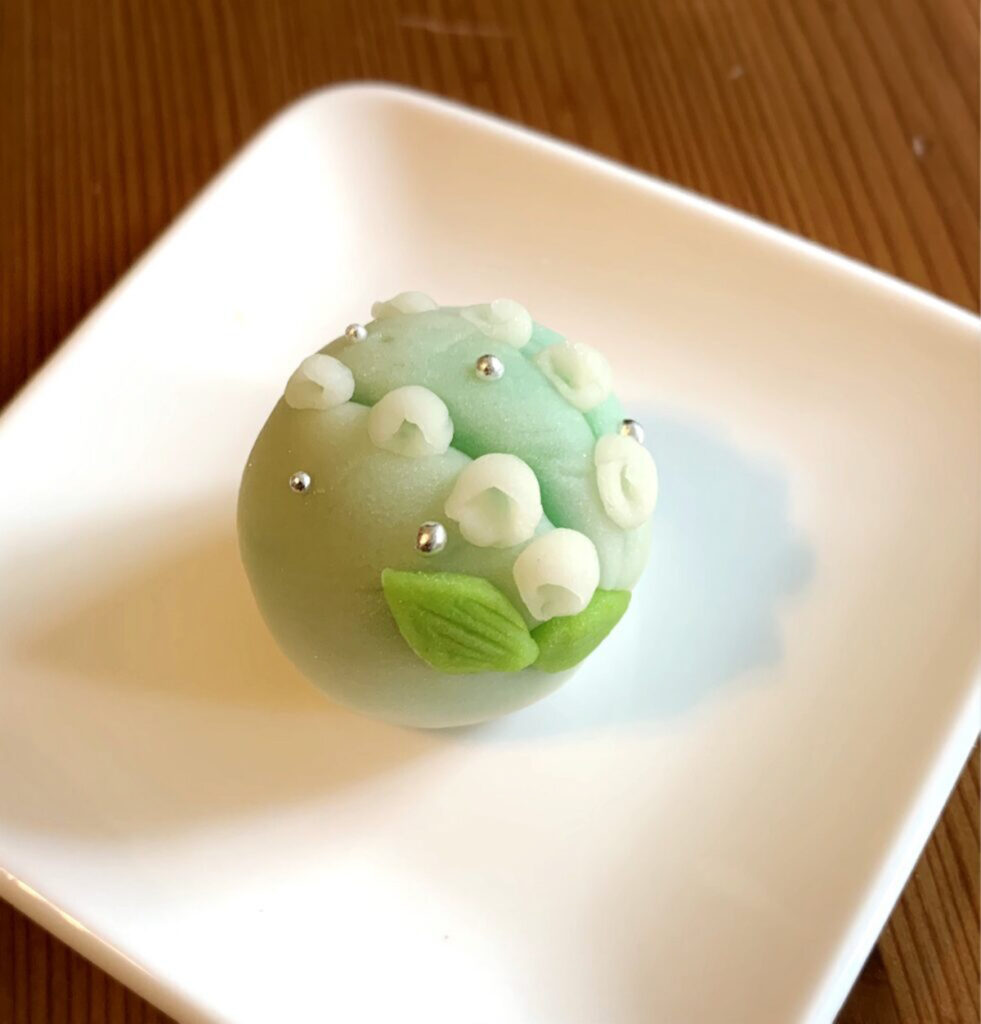 👉 すずらんの練り切り｜初夏の和菓子