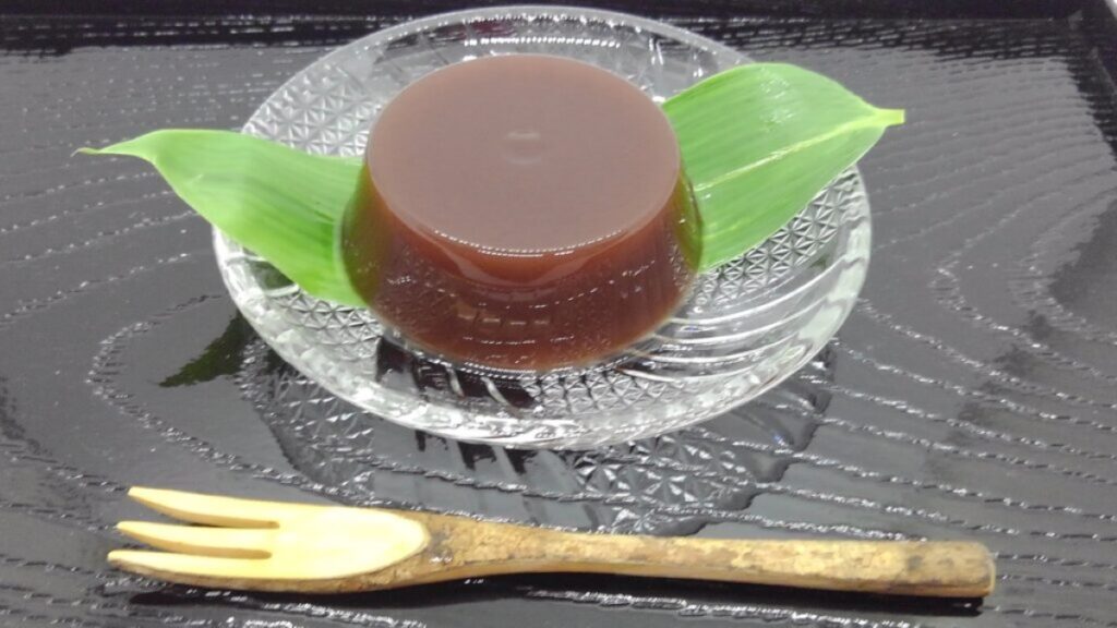 なめらかな口どけの水羊羹