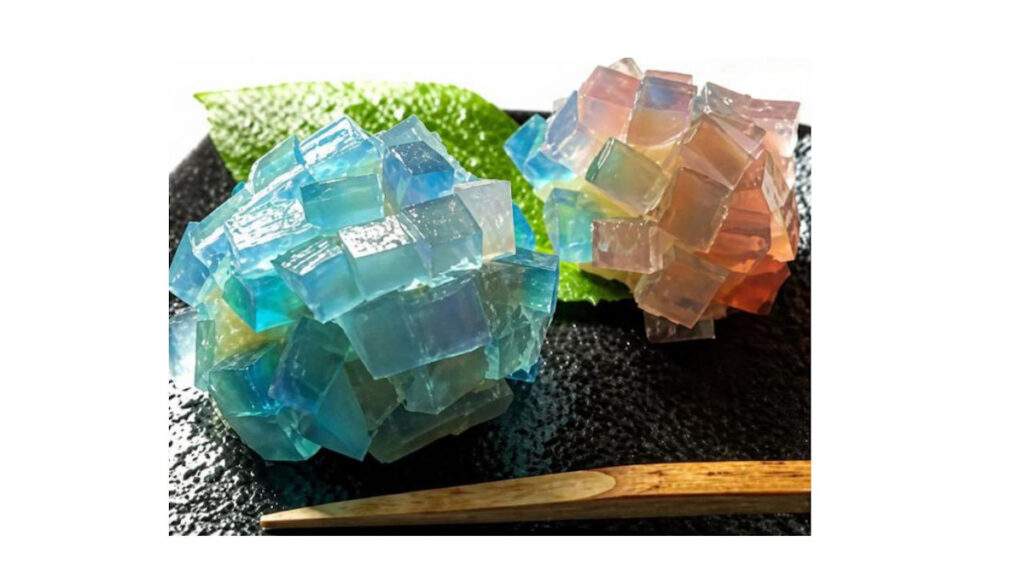 寒天を載せて作った紫陽花の練り切り和菓子