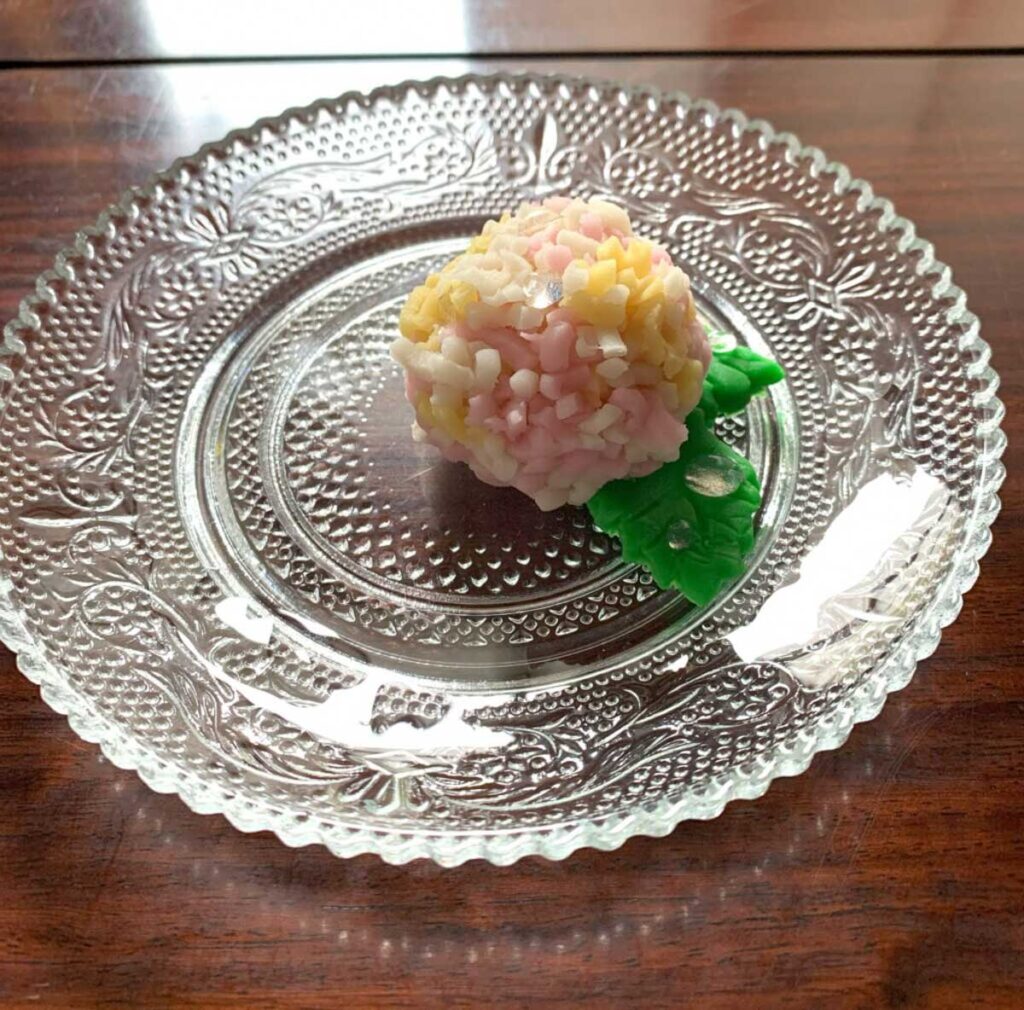 淡い色合いの紫陽花を表現した練り切り和菓子